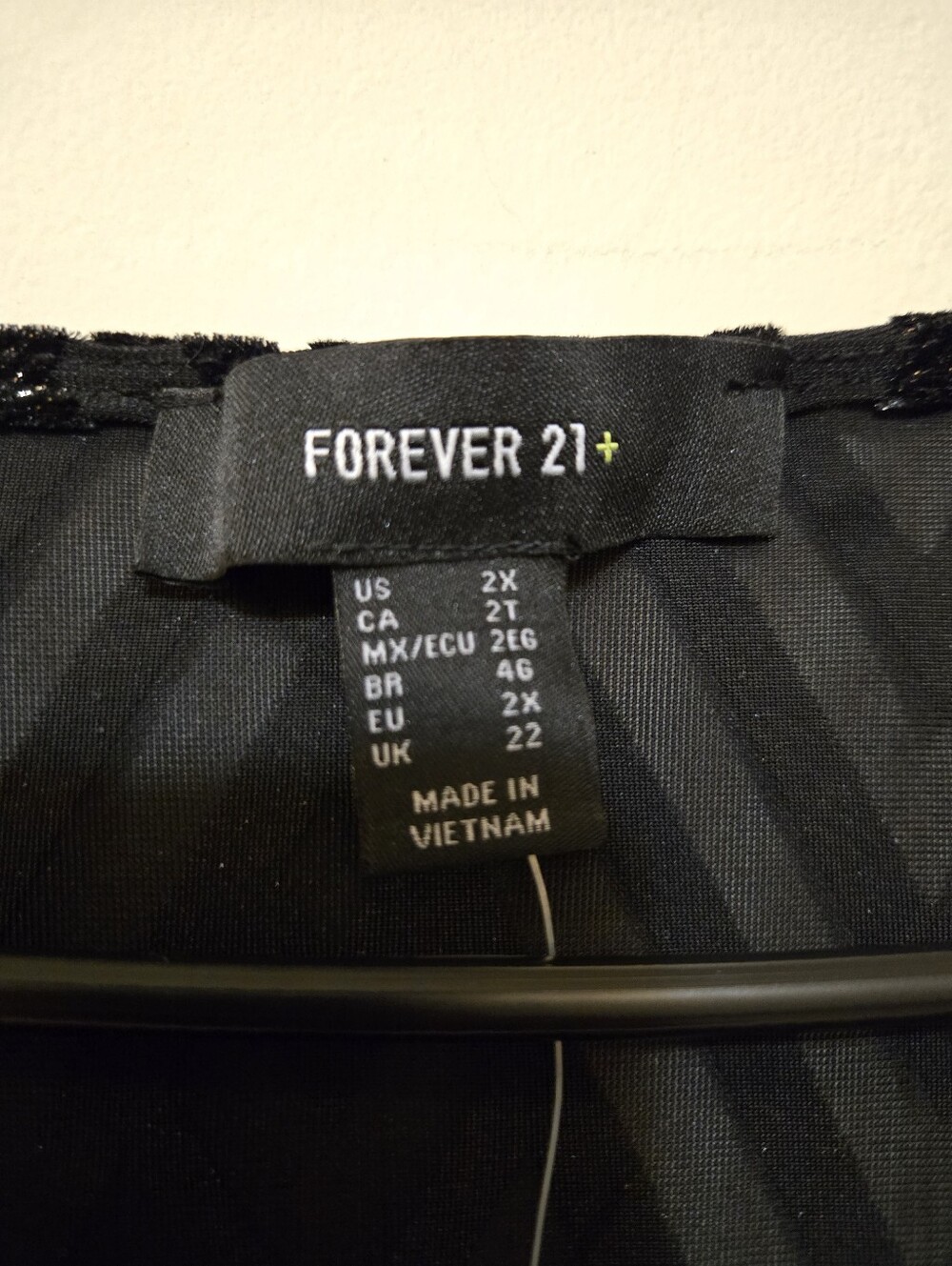 NWT Forever 21 Size 2X Black Glitter Chevron Bodysuit Plunging V-Neck - Picture 3 of 5